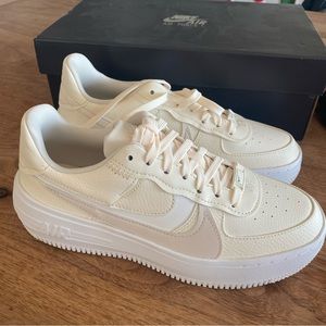 Women’s Sz 8 Nike Air Force 1 Platform